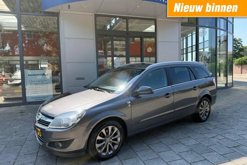 Opel Astra (2010)