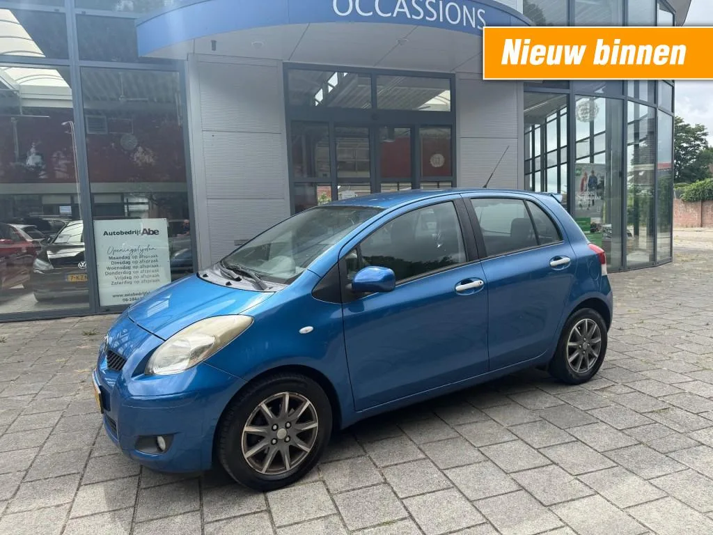 Toyota Yaris (2011) — foto 1