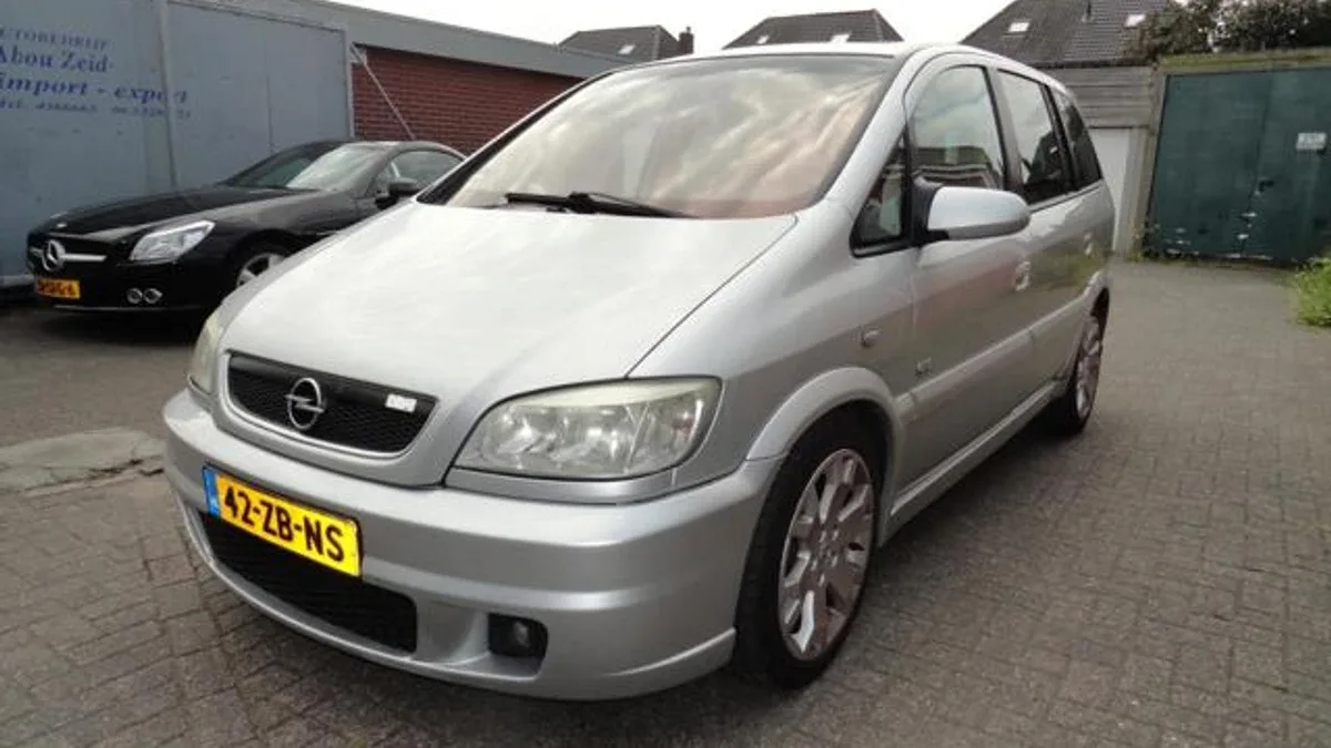Opel Zafira (2002) — foto 1