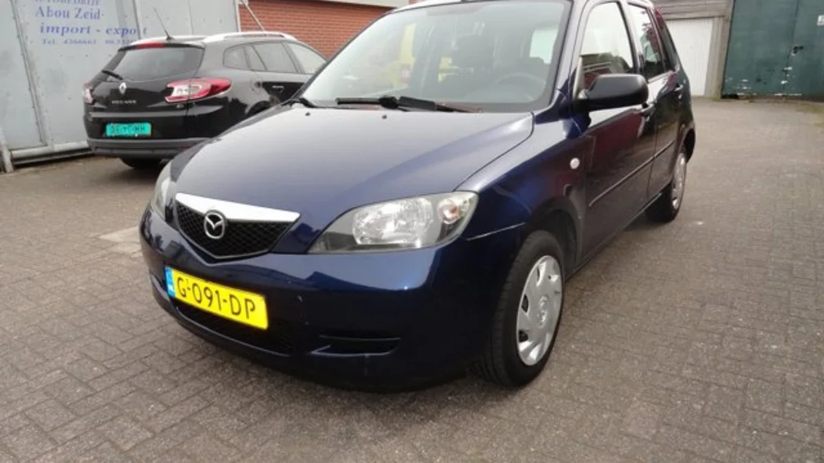 Mazda 2 (2003) — foto 1