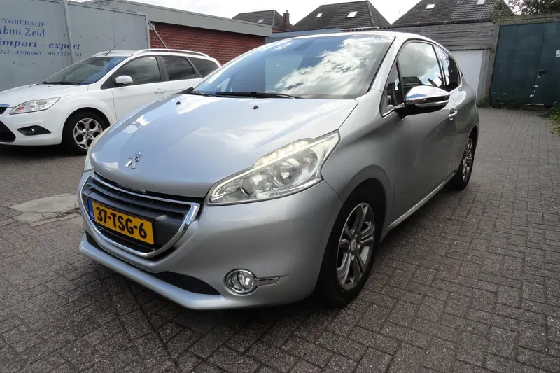 Peugeot 208 (2012)