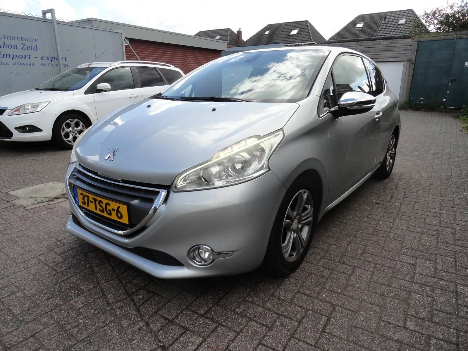 Peugeot 208 (2012) — foto 1
