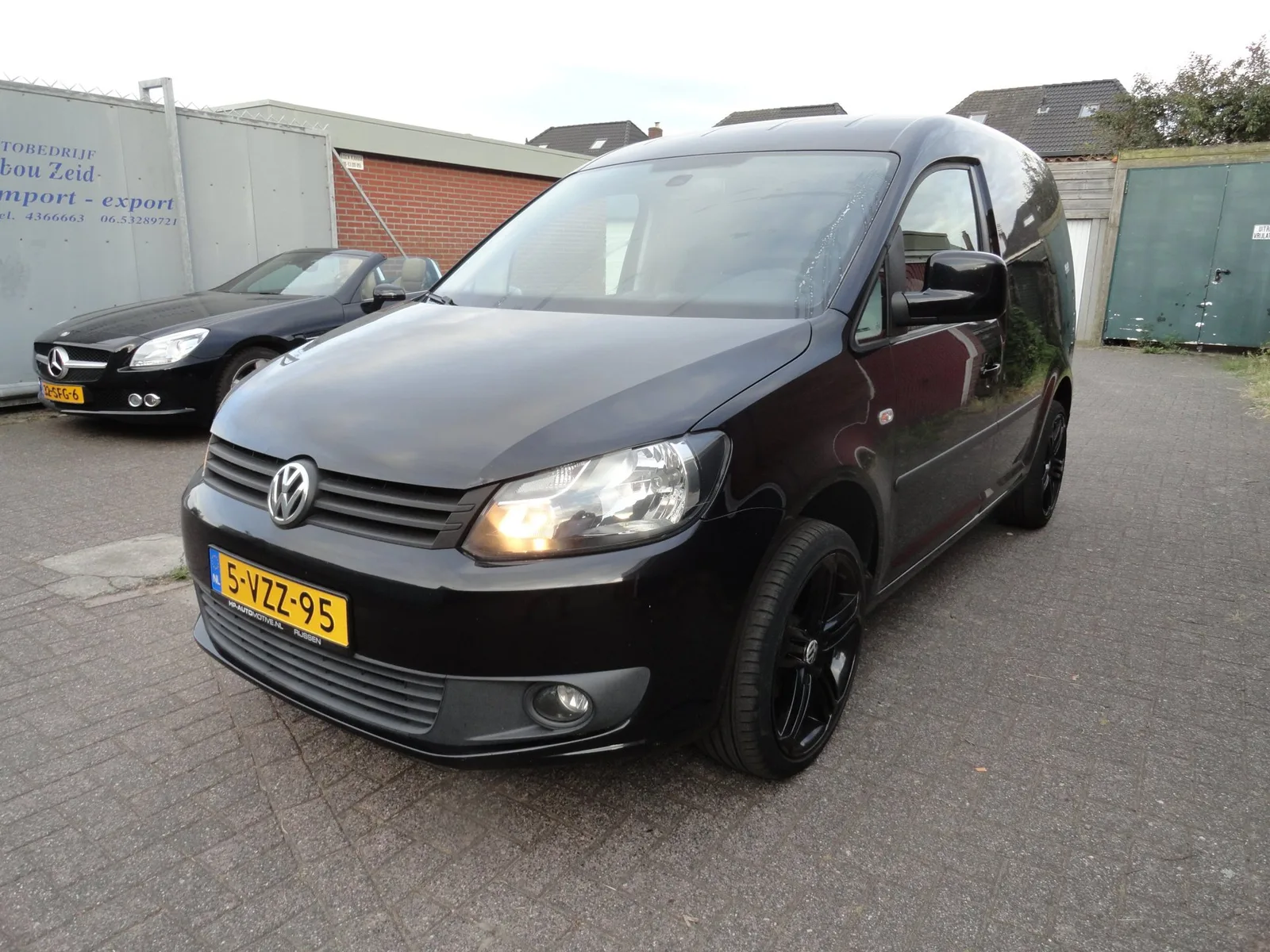 Volkswagen Caddy (2013) — foto 1