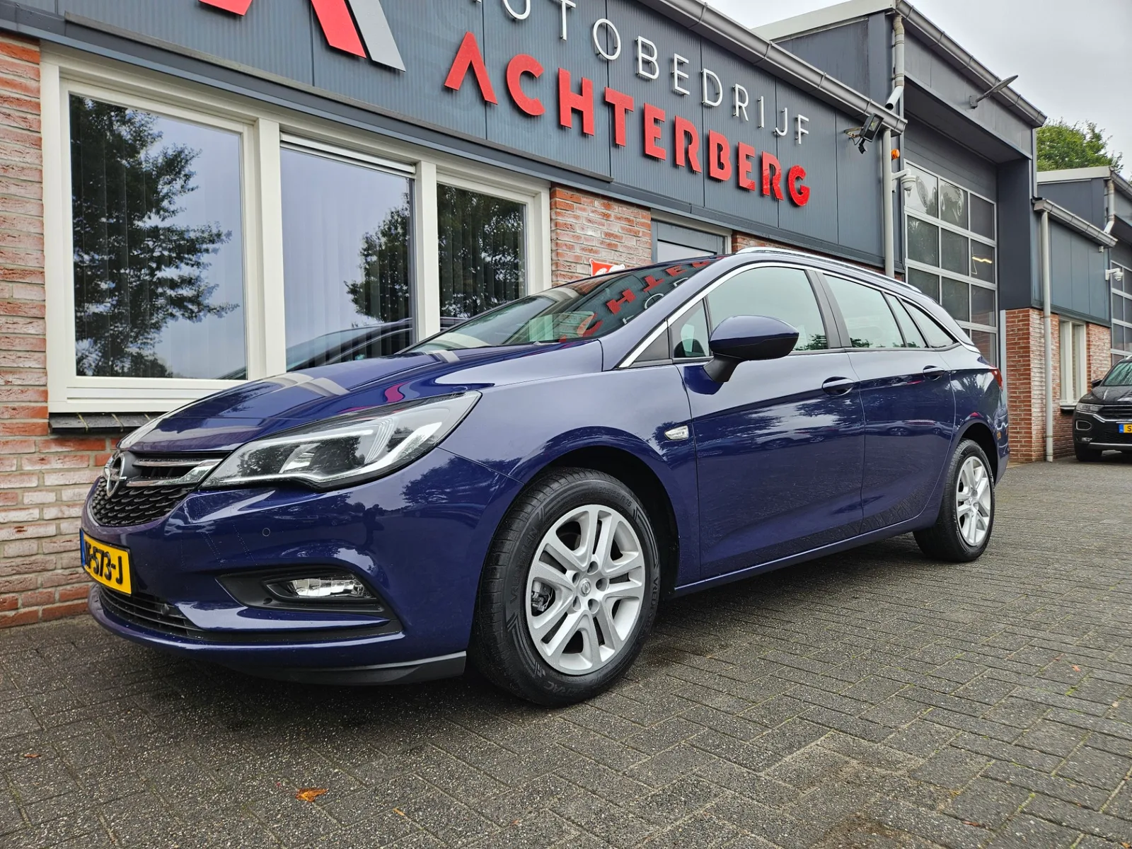 Opel Astra (2017) — foto 1