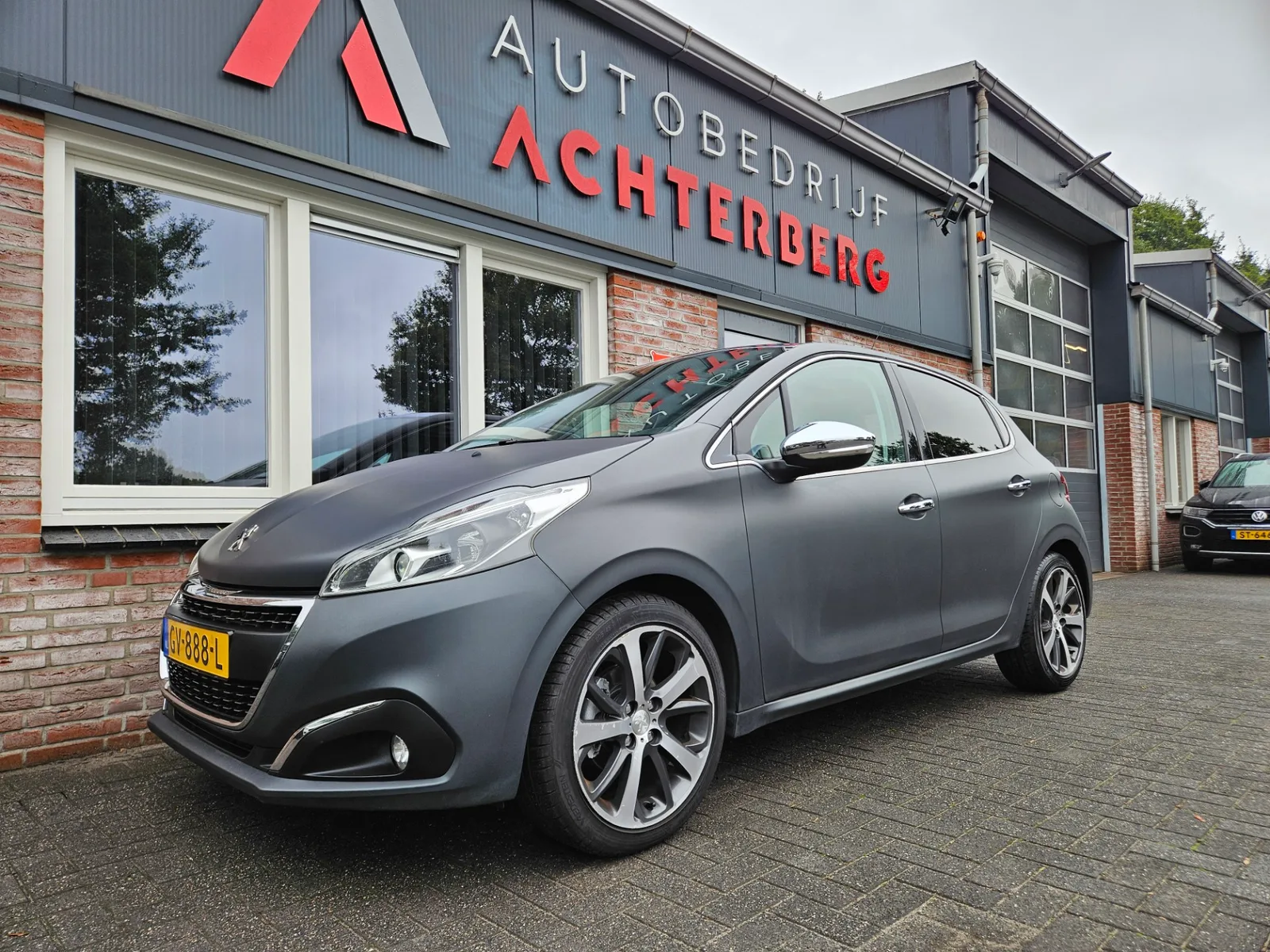 Peugeot 208 (2015) — foto 1