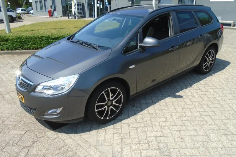 Opel Astra (2012)