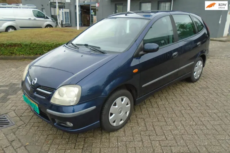 Nissan Almera Tino (2005)