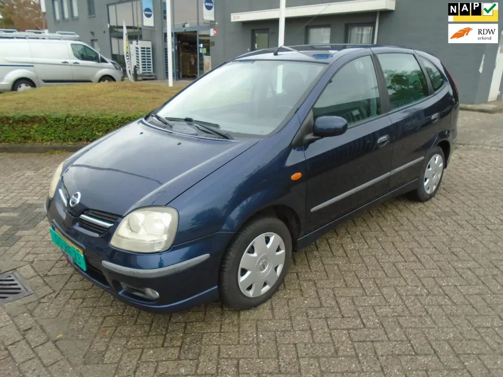 Nissan Almera Tino (2005) — foto 1