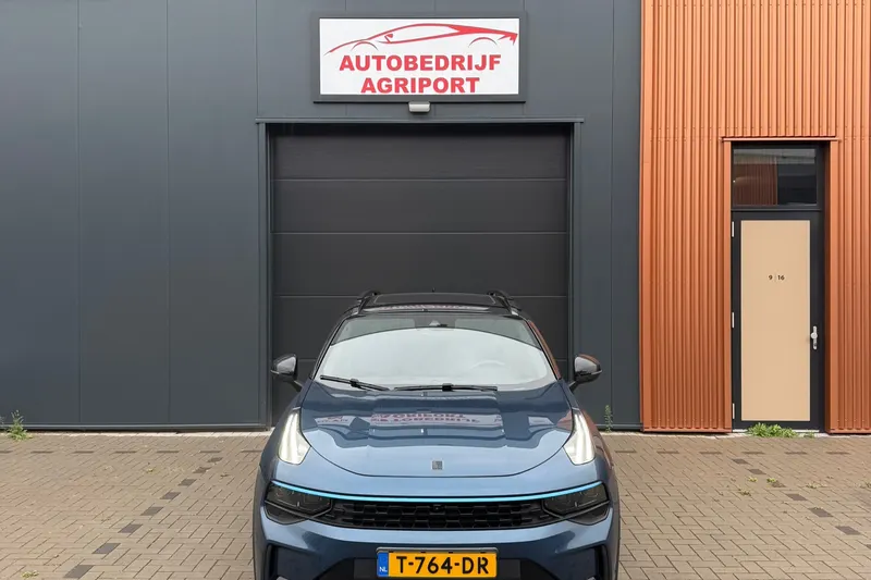 Lynk & Co 01 (2023)