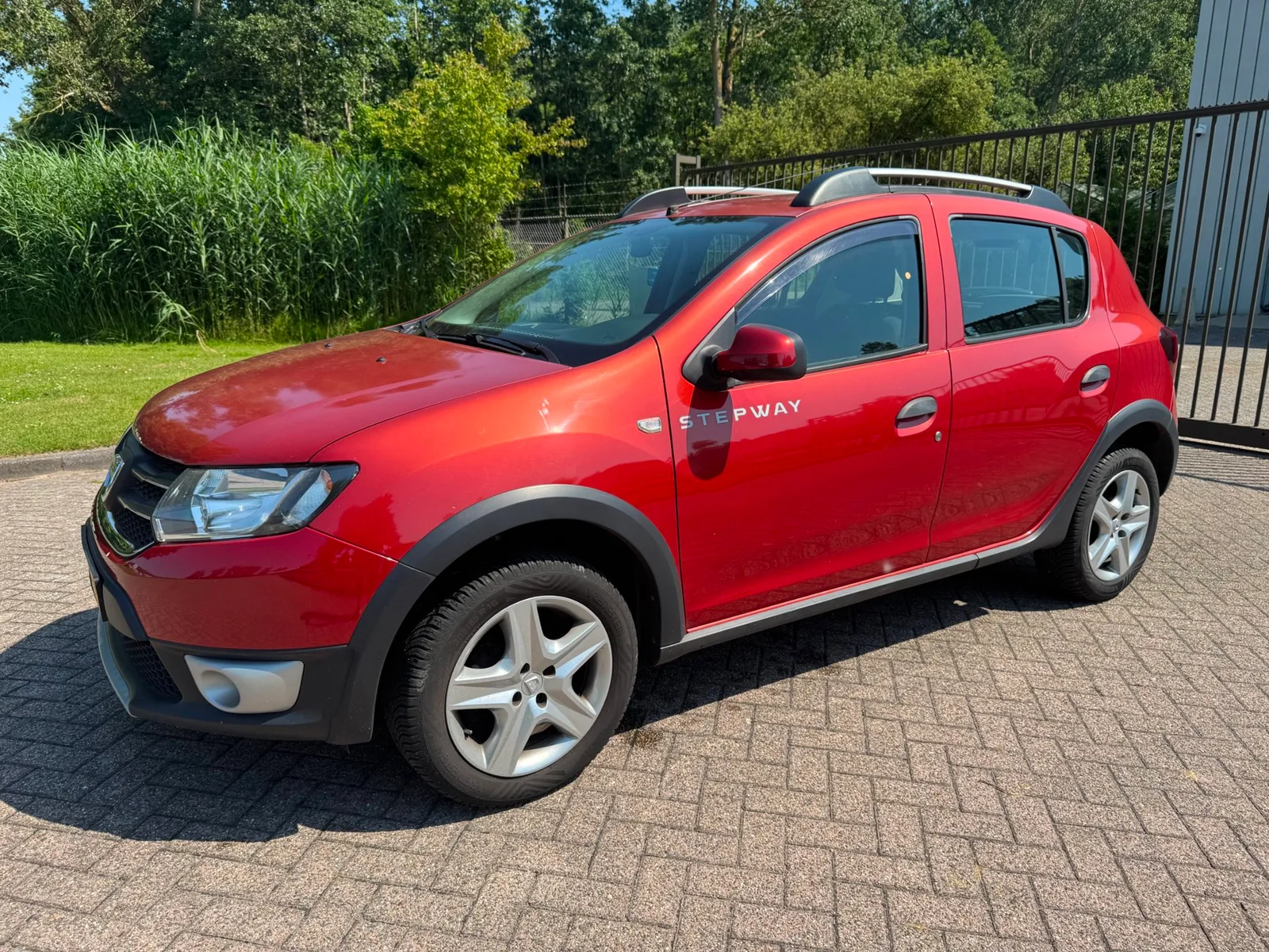 Dacia Sandero (2015) — foto 1