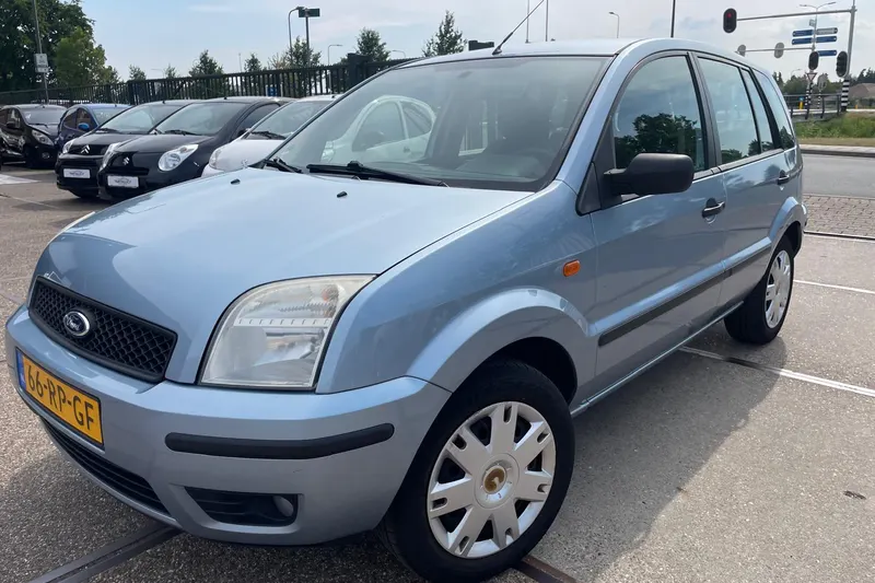 Ford Fusion (2005)