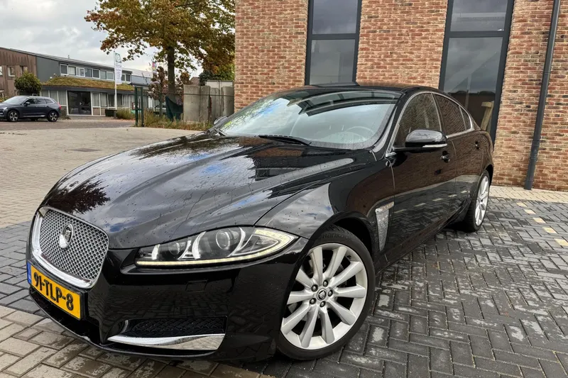 Jaguar XF (2012)