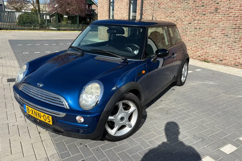 MINI Cooper (2002)