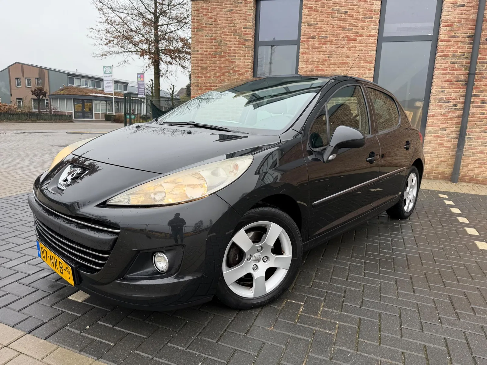 Peugeot 207 (2010) — foto 1