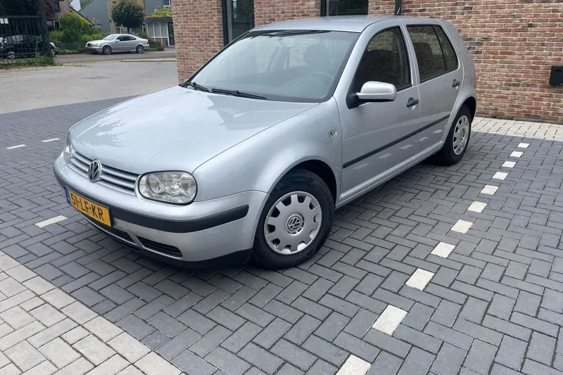 Volkswagen Golf (2002)