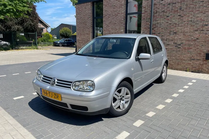 Volkswagen Golf (2002)