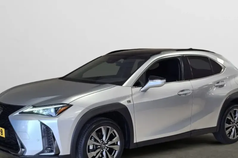 Lexus UX (2024)