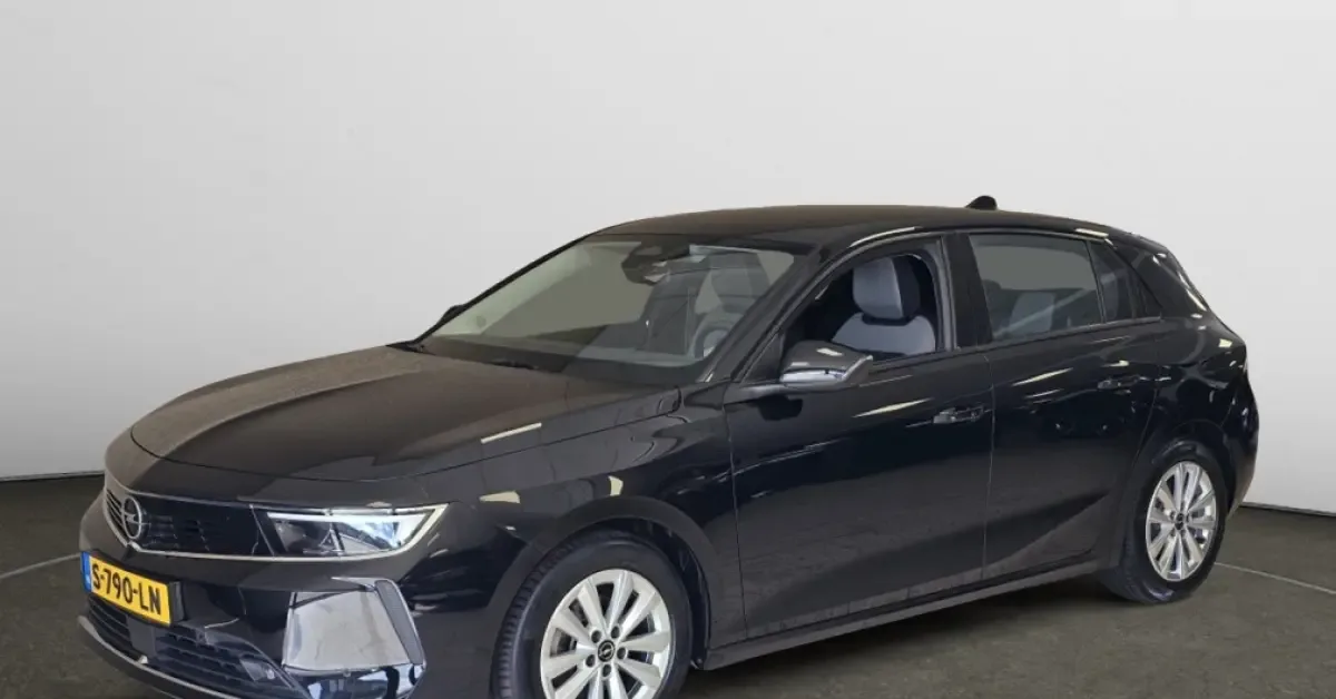 Opel Astra (2023) — foto 1