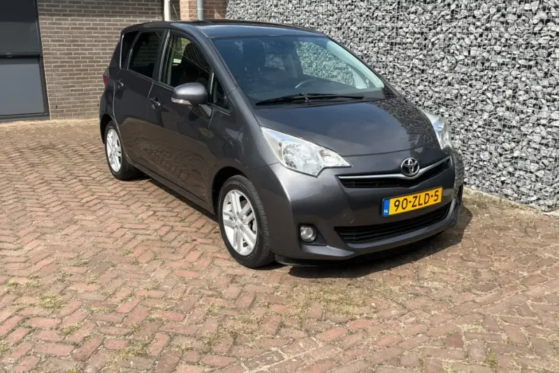 Toyota Verso-S (2013)