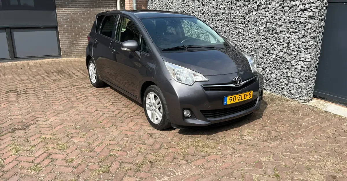 Toyota Verso-S (2013) — foto 1