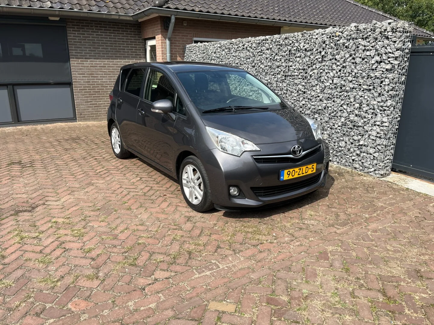 Toyota Verso-S (2013) — foto 1