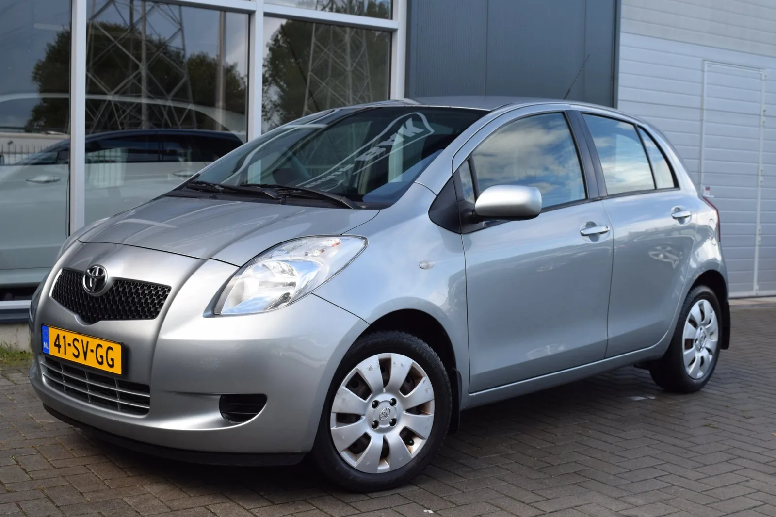 Toyota Yaris (2006) — foto 1