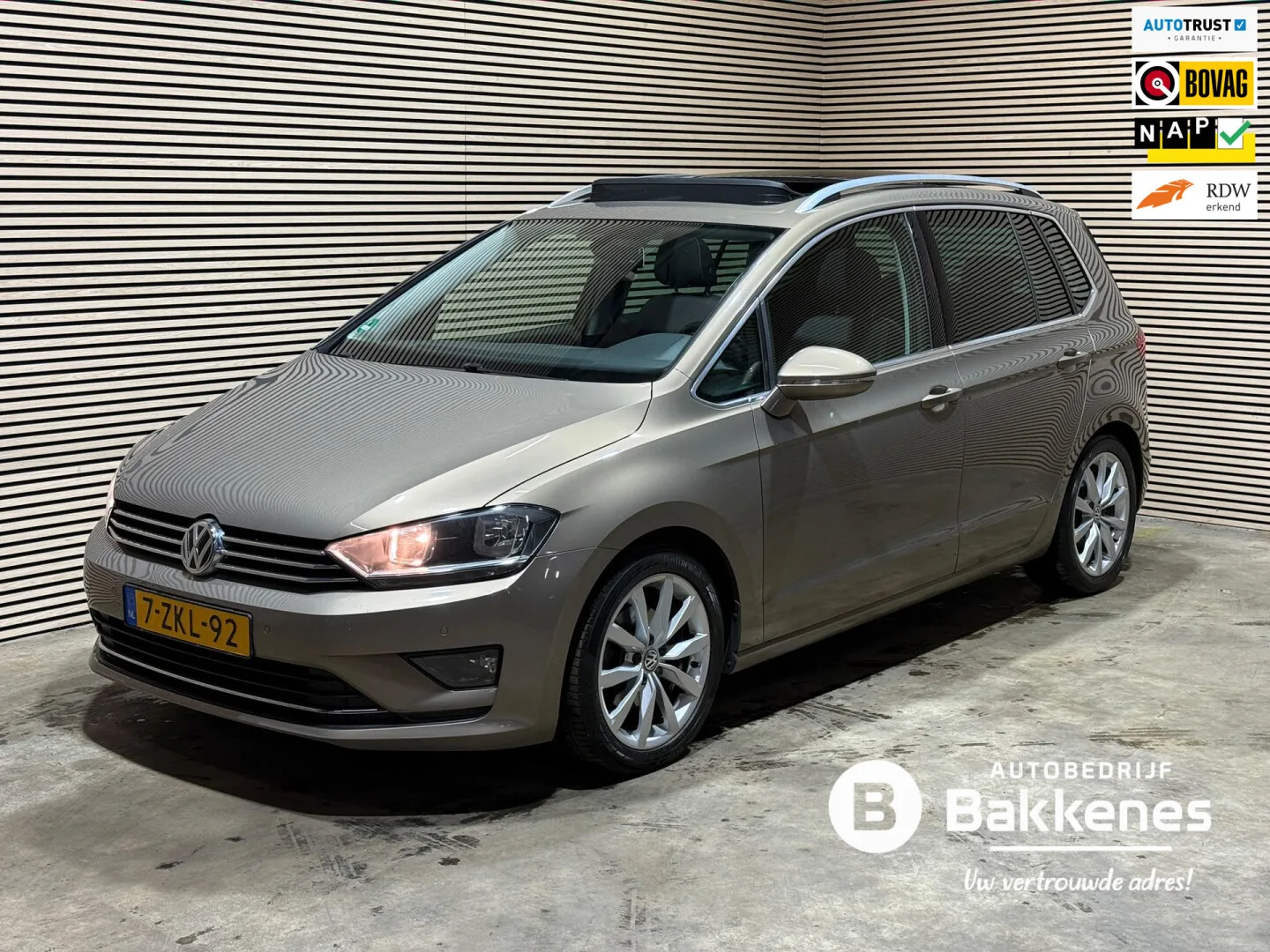 Volkswagen Golf Sportsvan (2015) — foto 1