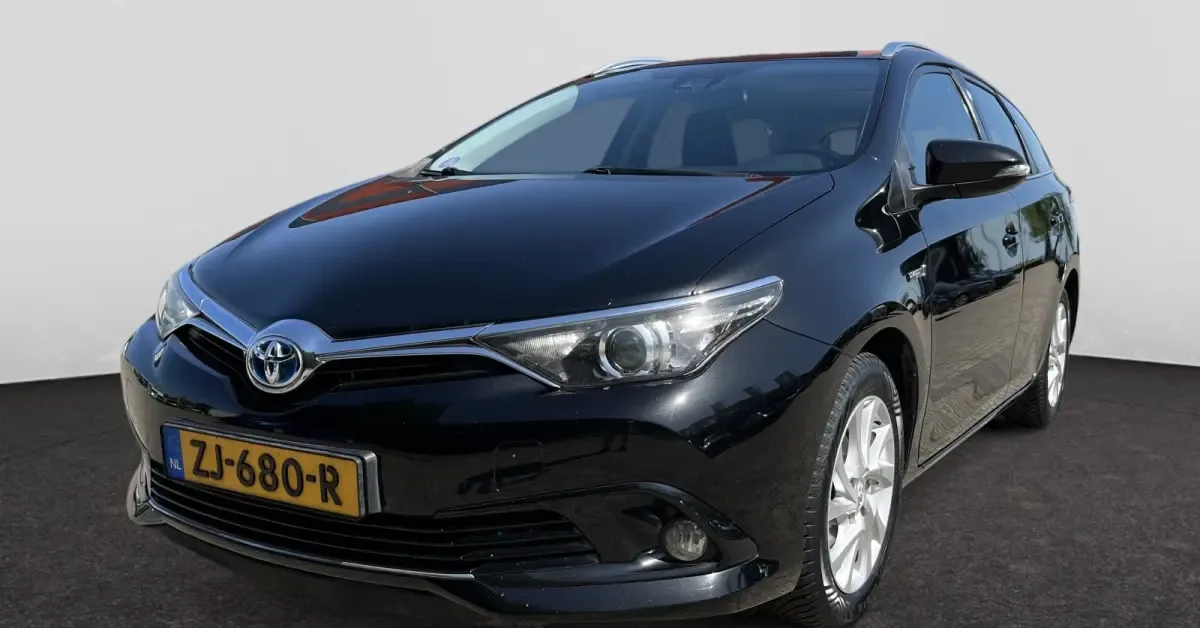 Toyota Auris (2017) — foto 1