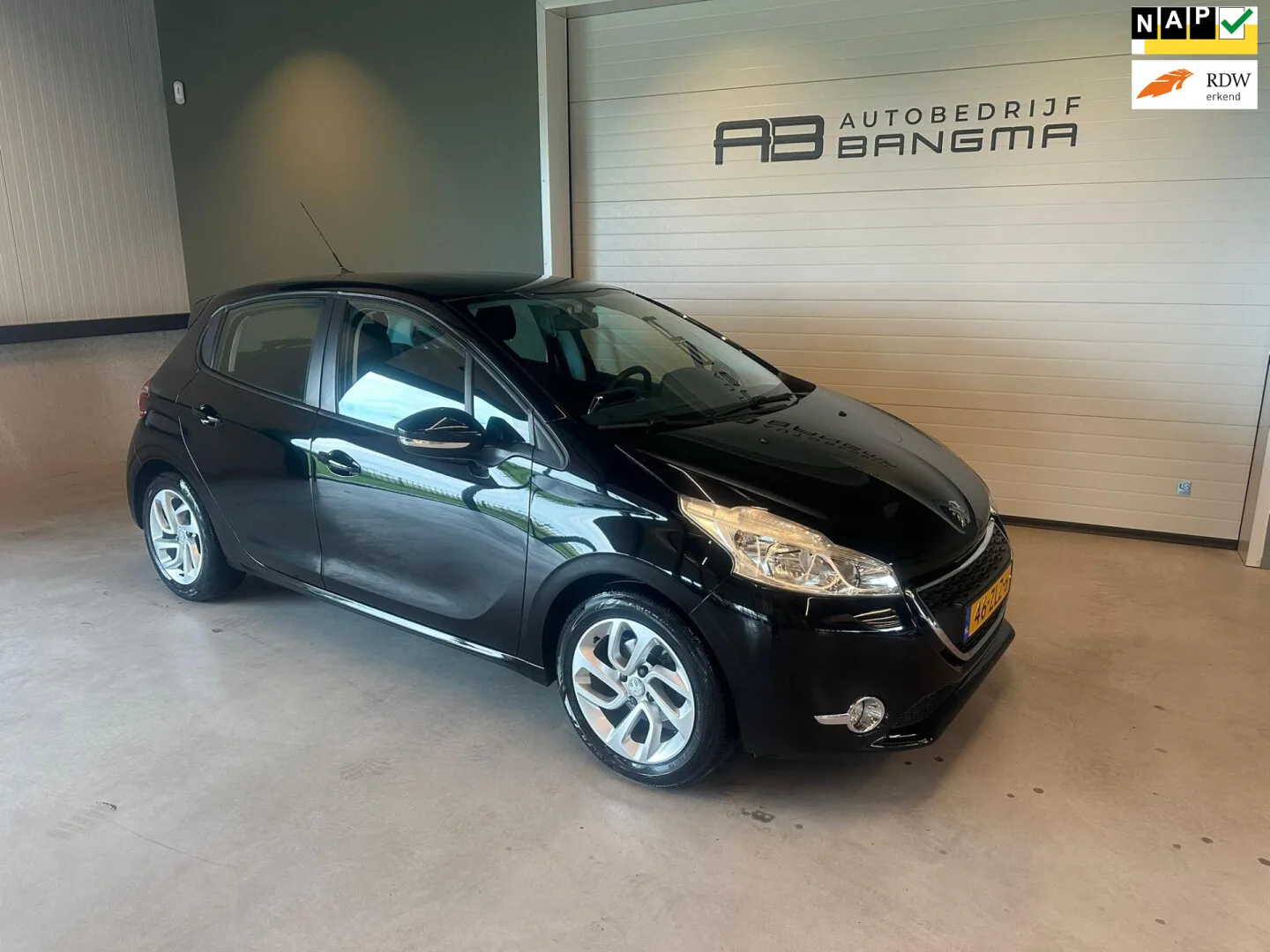 Peugeot 208 (2013) — foto 1