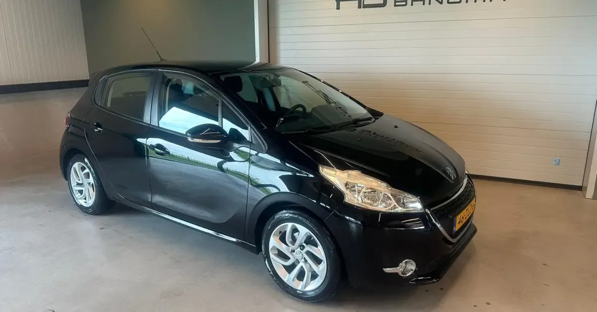 Peugeot 208 (2013) — foto 1