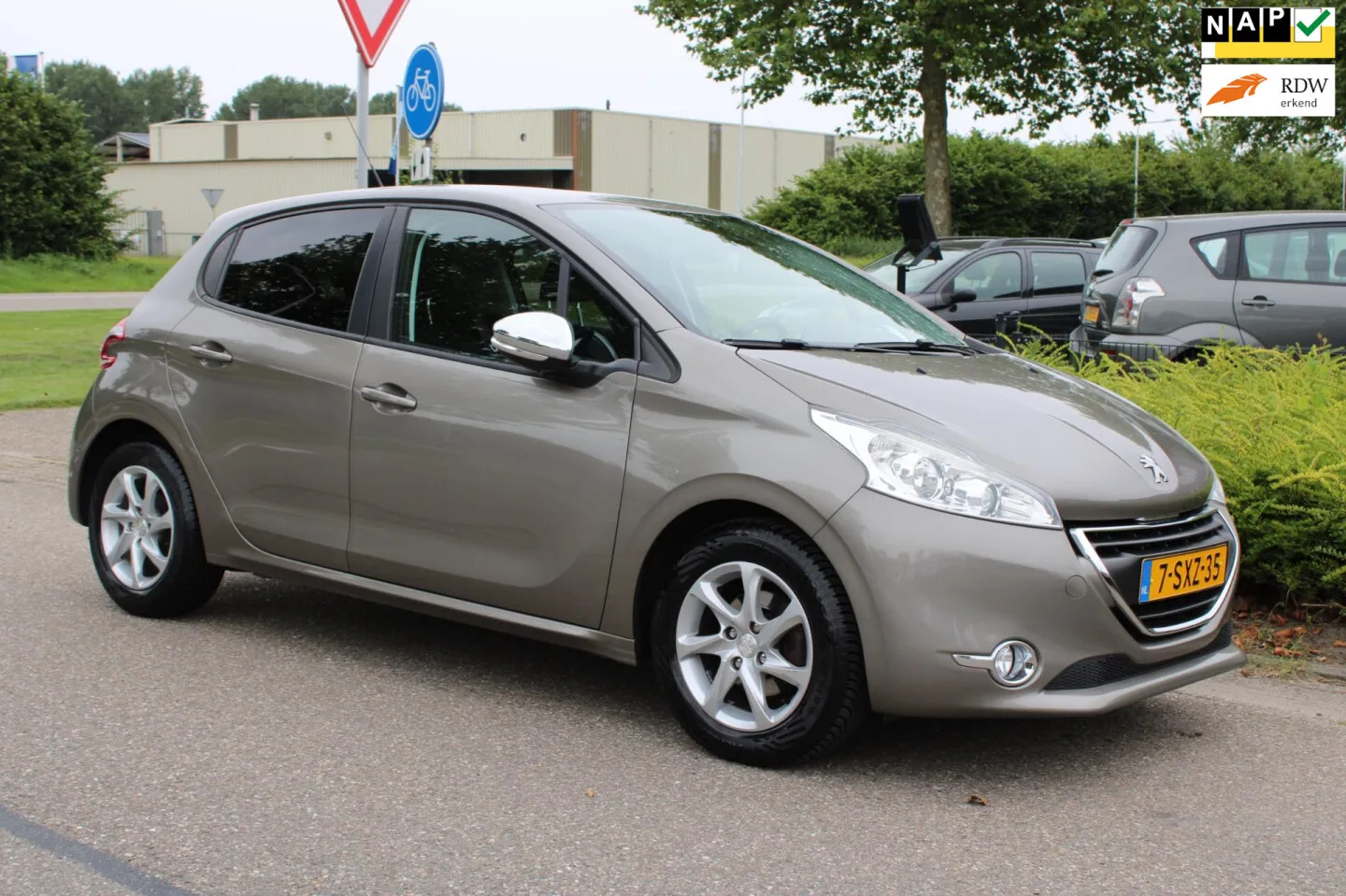 Peugeot 208 (2014) — foto 1