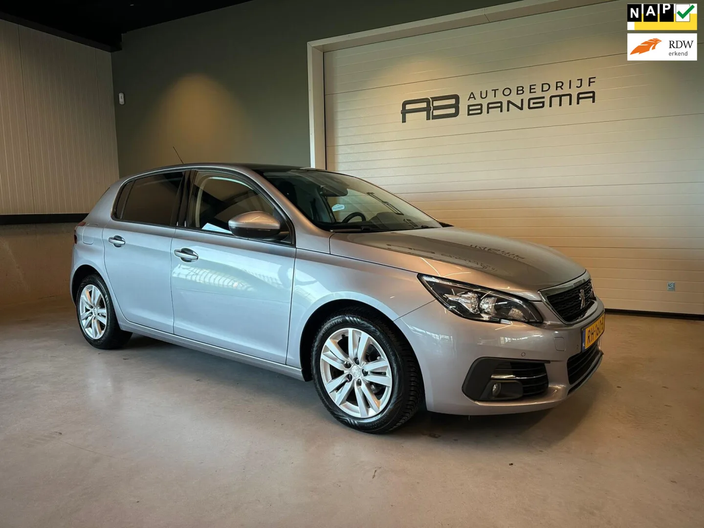 Peugeot 308 (2017) — foto 1