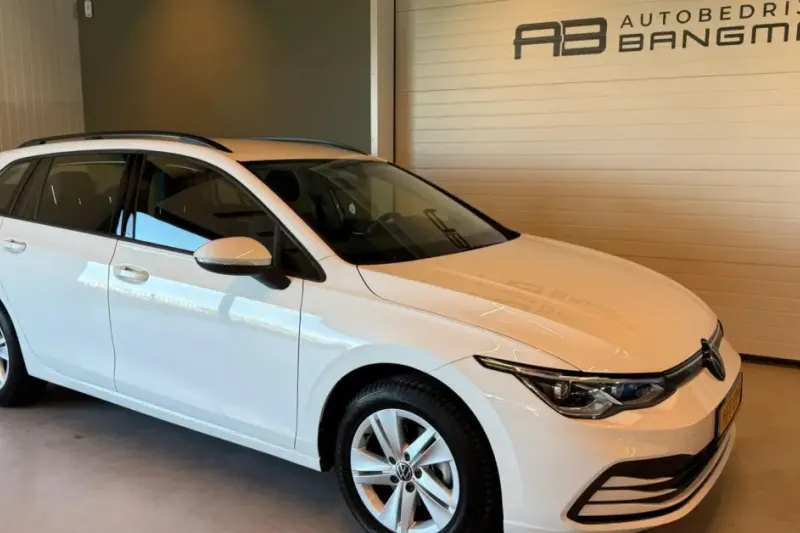 Volkswagen Golf (2023)