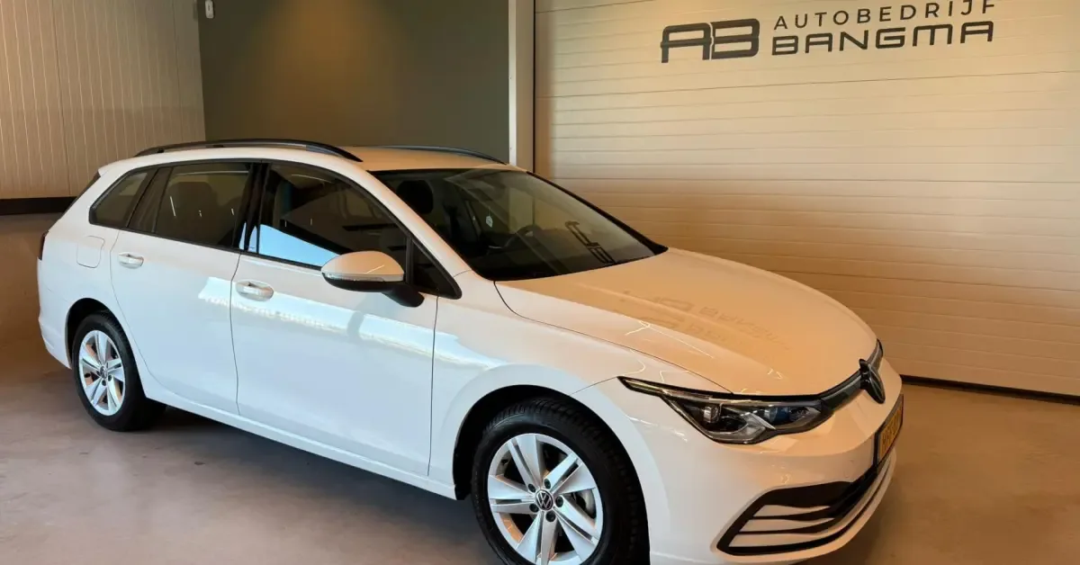 Volkswagen Golf (2023) — foto 1