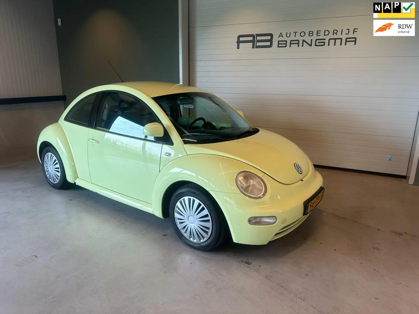 Volkswagen New Beetle (1999) — foto 1