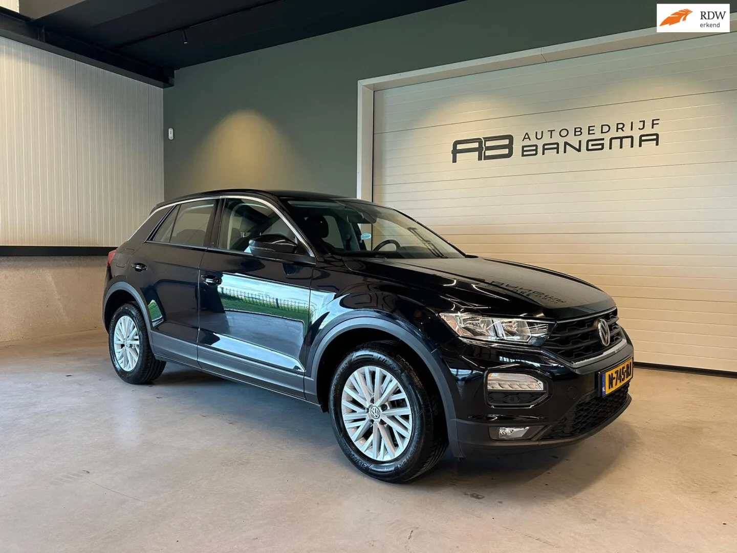 Volkswagen T-Roc (2017) — foto 1