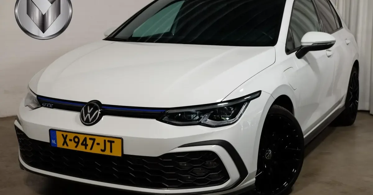 Volkswagen Golf (2021) — foto 1