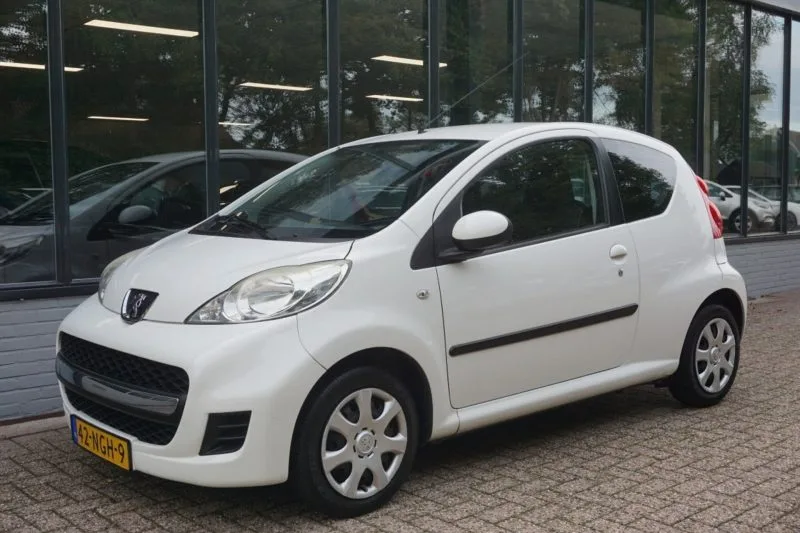 Peugeot 107 (2010) — foto 1