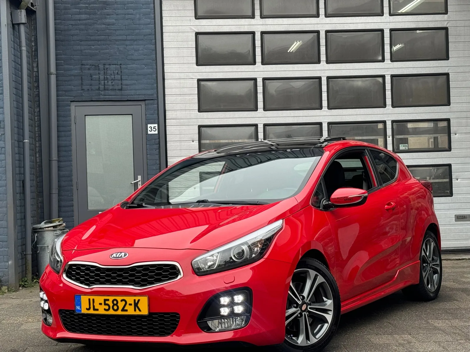 Kia Pro Cee'd (2016) — foto 1