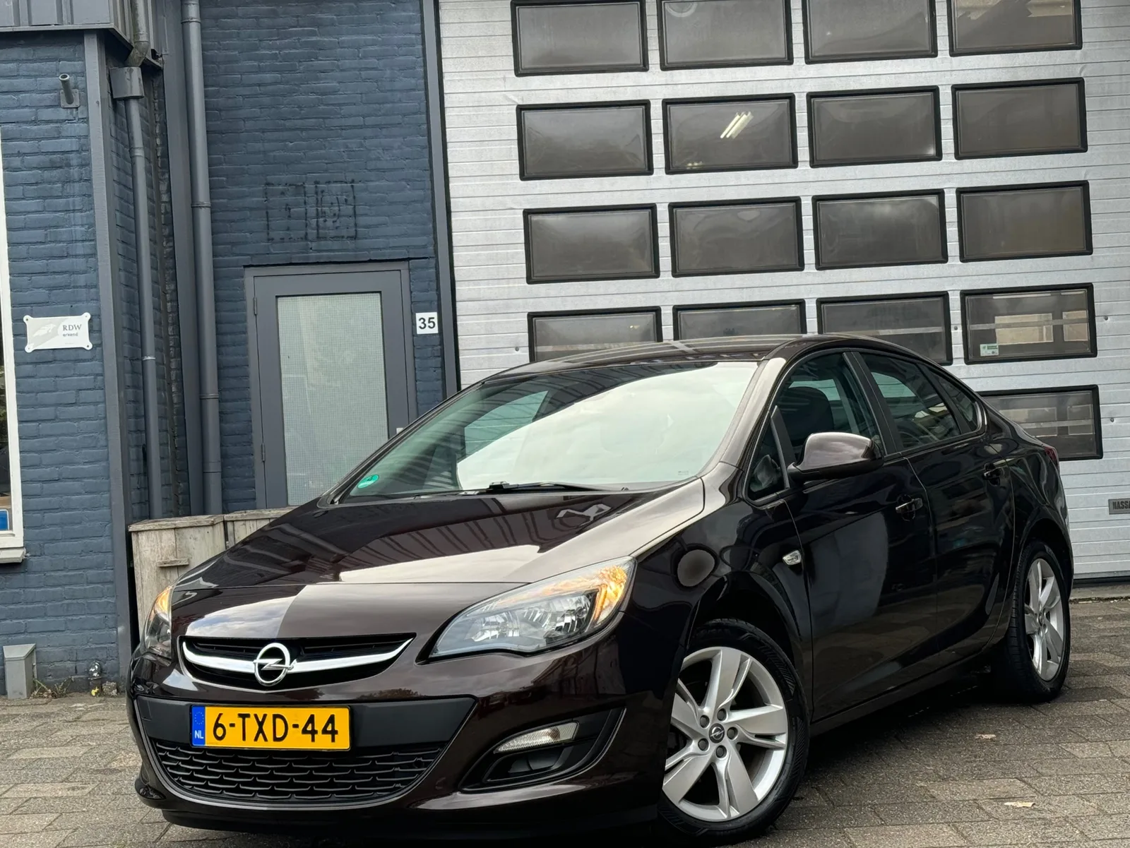 Opel Astra (2014) — foto 1