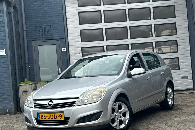 Opel Astra (2009)