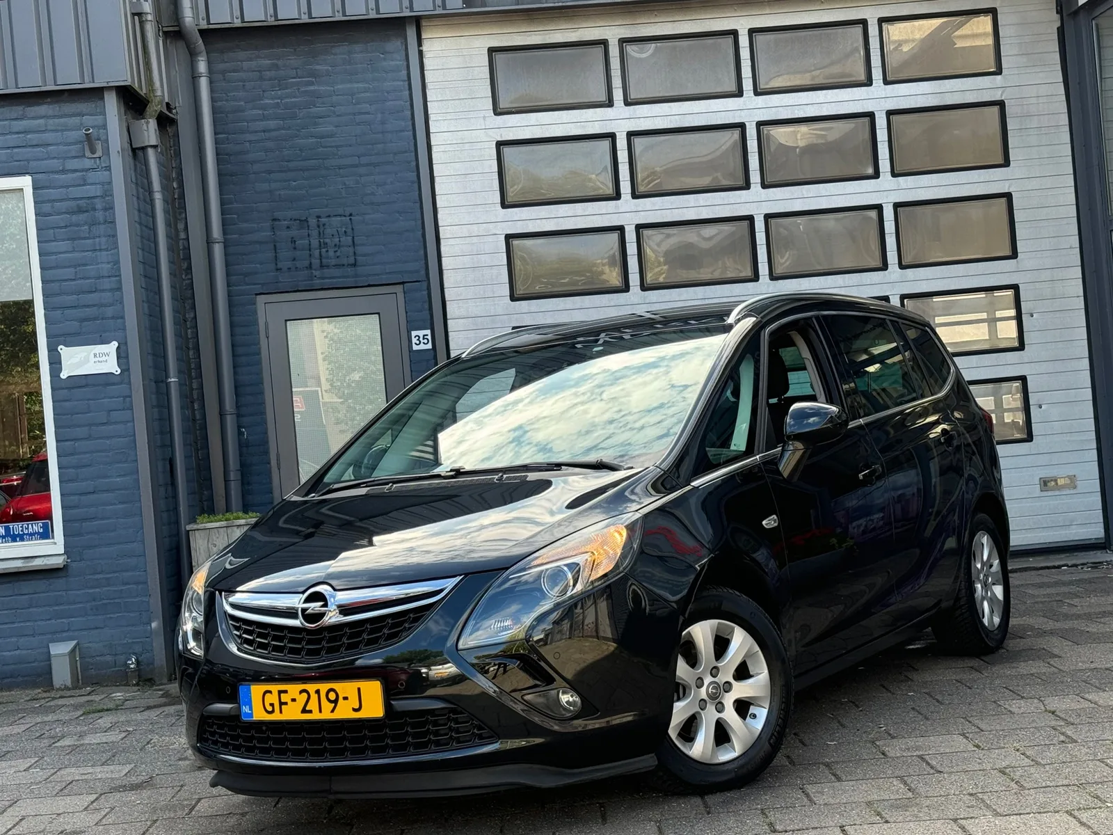 Opel Zafira Tourer (2015) — foto 1