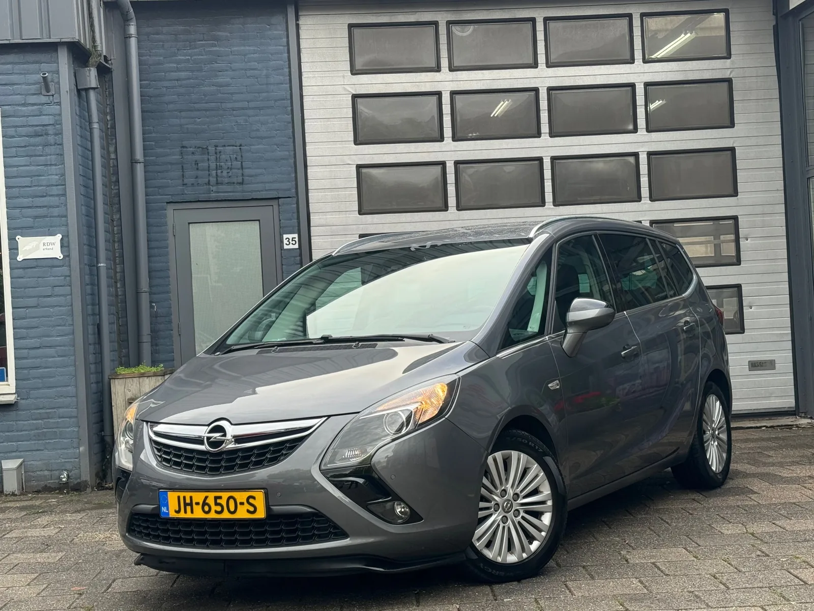 Opel Zafira Tourer (2016) — foto 1