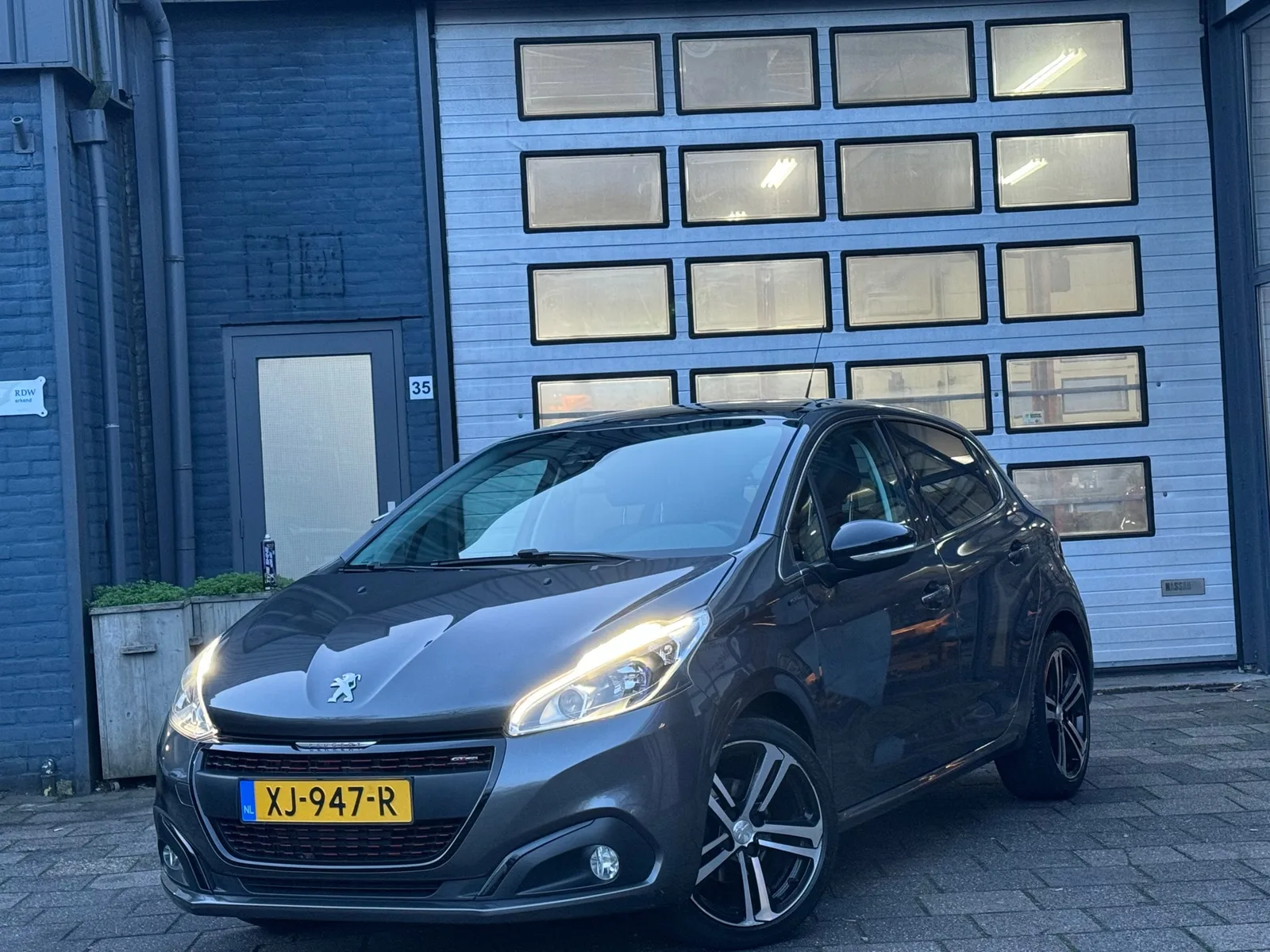 Peugeot 208 (2018) — foto 1