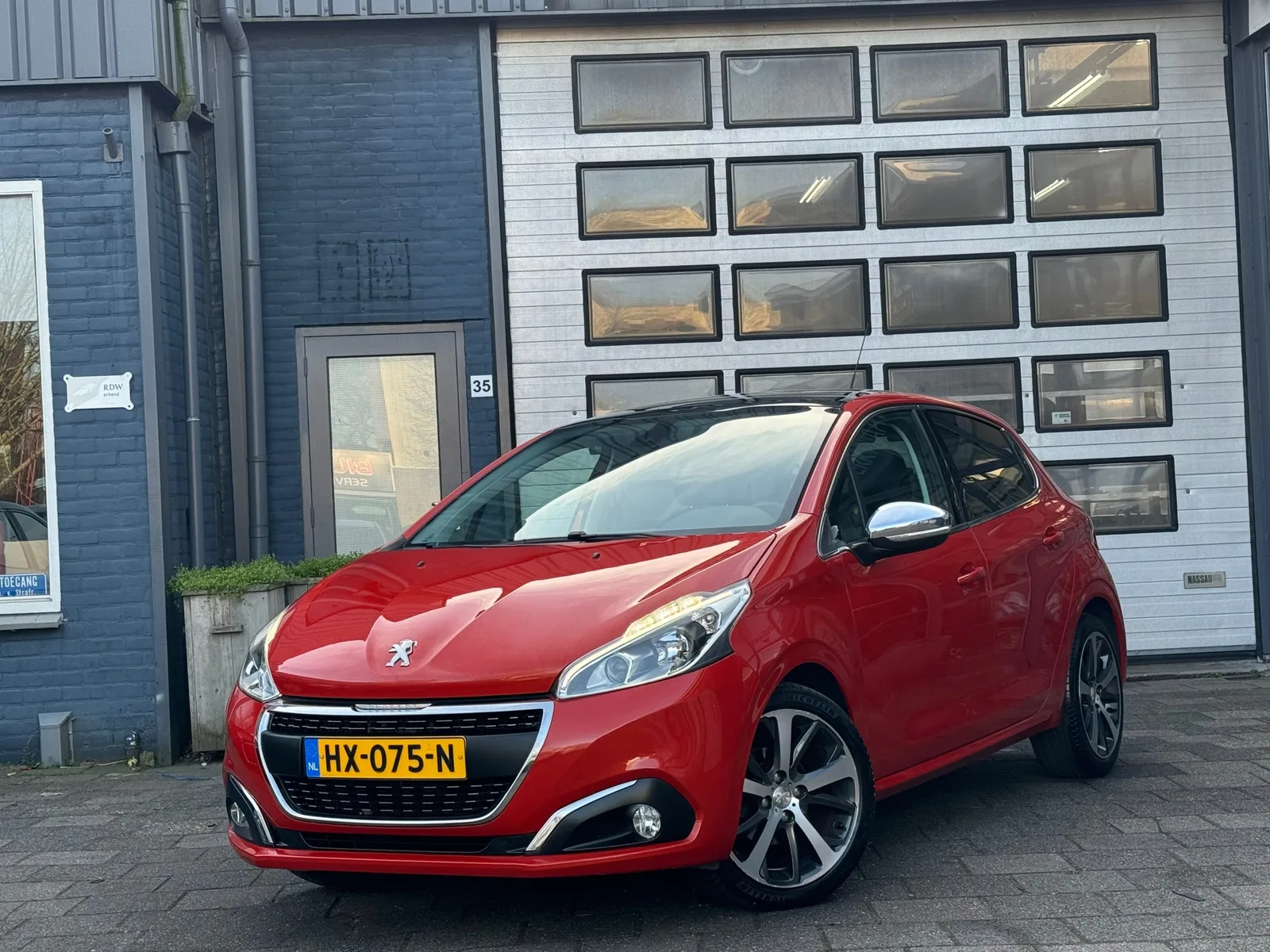 Peugeot 208 (2016) — foto 1