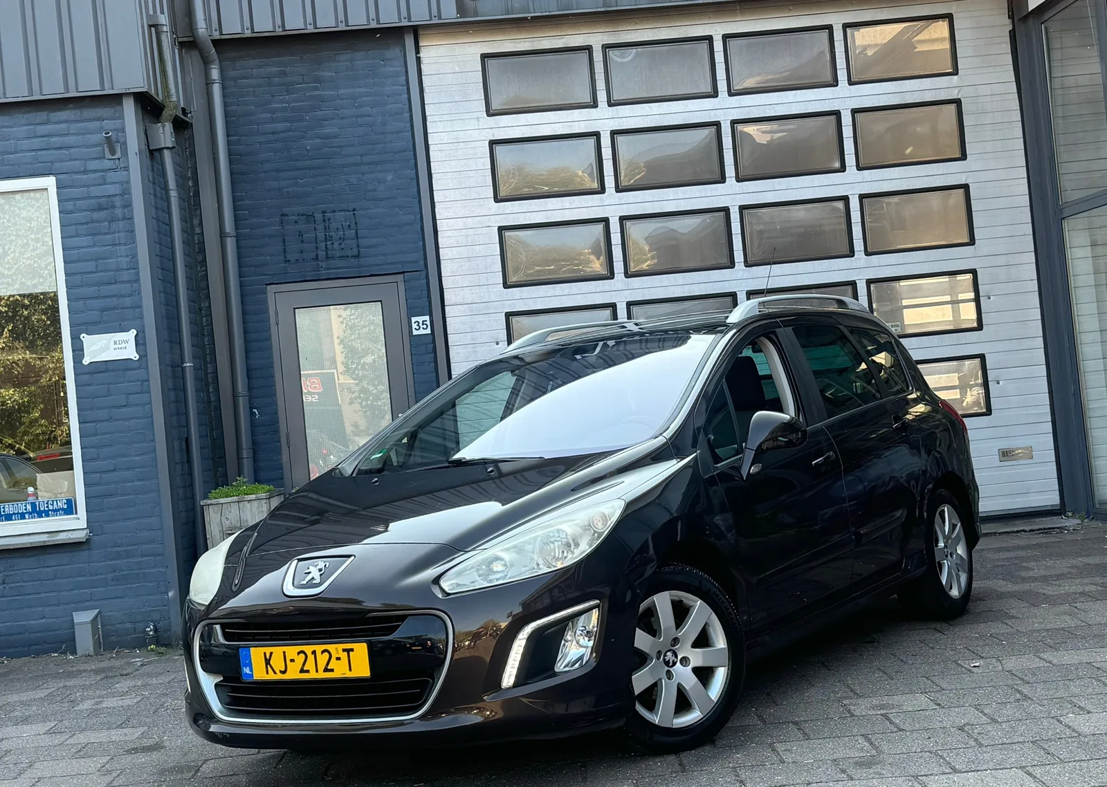 Peugeot 308 (2012) — foto 1