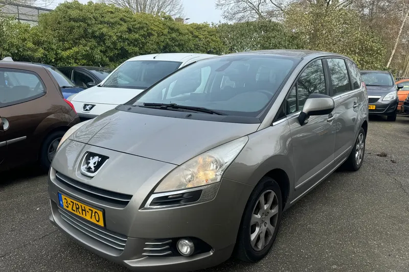 Peugeot 5008 (2010)