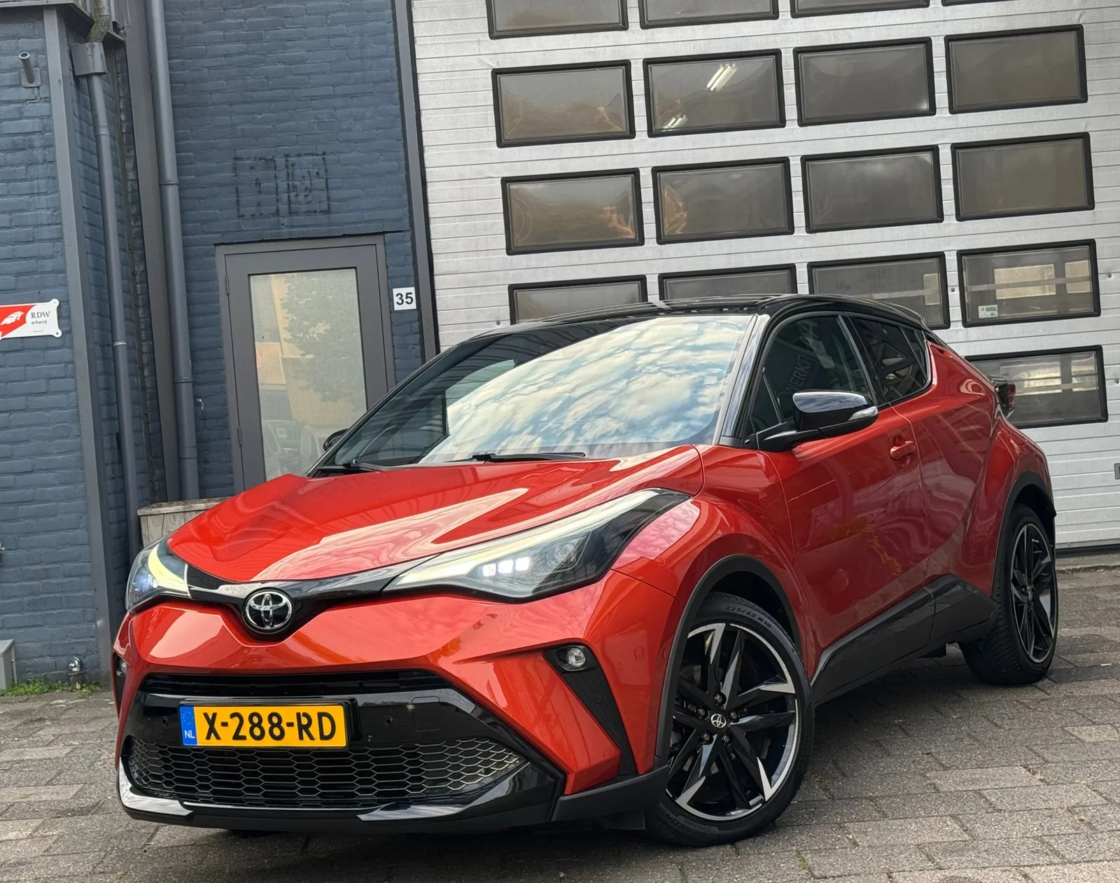 Toyota C-HR (2021) — foto 1