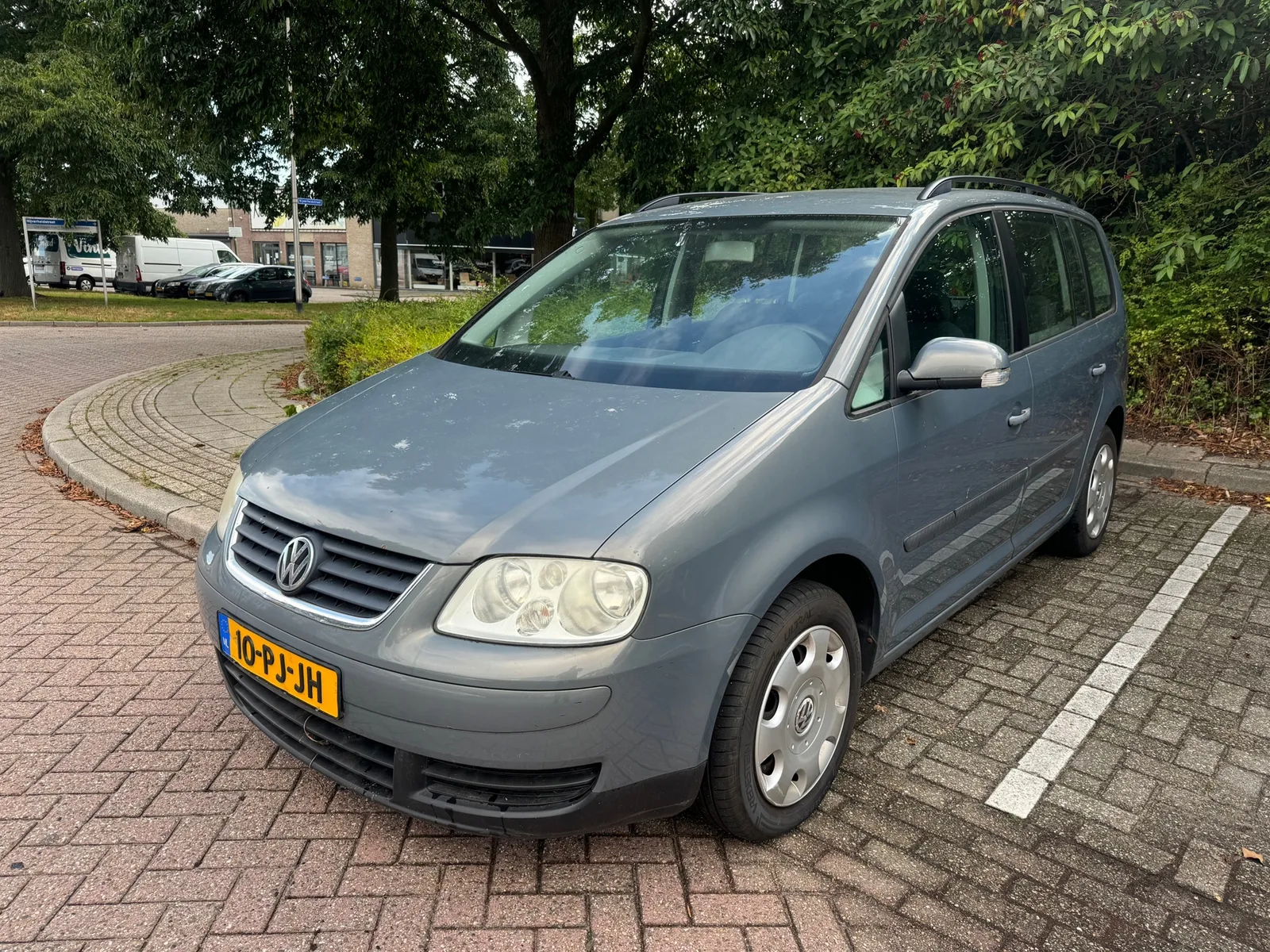 Volkswagen Touran (2004) — foto 1