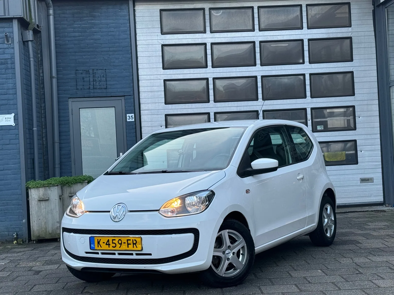 Volkswagen Up! (2013) — foto 1